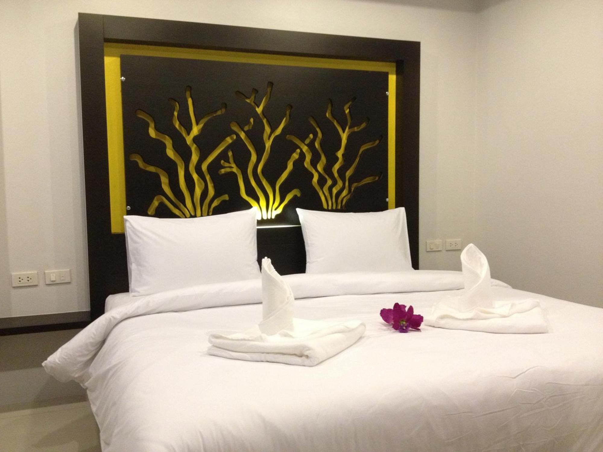 The Silk Hill Hotel Patong Екстер'єр фото